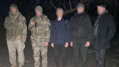 За 100 метрів від кордону. На Буковини затримали чоловіків, які ймовірно намагалися незаконно перетнути держкордон