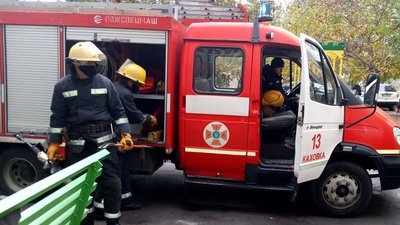 Рятувальники Херсонщини допомогли літньому чоловіку відкрити двері власної квартири Рятувальники Херсонщини допомогли літньому чоловіку відкрити двері власної квартири