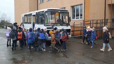 На Волині бракує шкільних автобусів: як діти доїжджають до навчальних закладів На Волині бракує шкільних автобусів: як діти доїжджають до навчальних закладів
