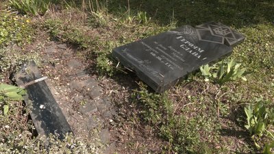 У Рівному вандали понищили дві пам'ятні дошки. Що про це відомо