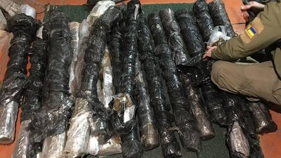 На Луганщині затримали двох чоловіків, які намагалися перемістити з окупованої території 2200 рапір