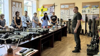 "Цього року хочемо підготувати 2000 тисячі людей". Як у Кропивницькому працює Центр нацспротиву і як долучитися "Цього року хочемо підготувати 2000 тисячі людей". Як у Кропивницькому працює Центр нацспротиву і як долучитися
