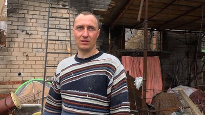 Як жителі району Бобровиця у Чернігові самотужки відбудовують зруйноване житло Як жителі району Бобровиця у Чернігові самотужки відбудовують зруйноване житло