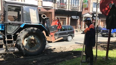 У Тернополі облаштовують технічну смугу У Тернополі облаштовують технічну смугу