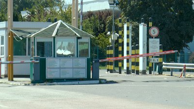 40 автомобілів, 17 автобусів та жодного пішохода. Яка ситуація у пунктах пропуску на Закарпатті