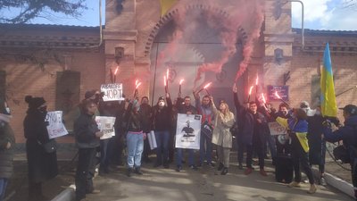 В Одесі біля СІЗО влаштували акцію на підтримку Сергія Стерненка