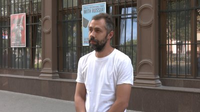 У Запоріжжі відкрили виставку антивоєнних плакатів просто неба У Запоріжжі відкрили виставку антивоєнних плакатів просто неба