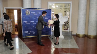 У Черкасах визначили топ-10 лікарів. Їх винагородили