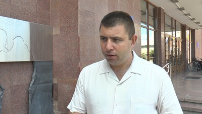 Внучка поїхала, а бабуся лишилася. У Франківську водій зачинив двері перед пасажиркою Внучка поїхала, а бабуся лишилася. У Франківську водій зачинив двері перед пасажиркою