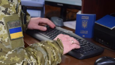 На Закарпатті прикордонники викрили киянина, який намагався перетнути кордон за підробленими документами