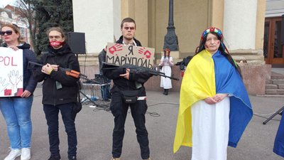У Полтаві вимагали "зелених коридорів" для жителів Маріуполя та військових, які обороняють місто