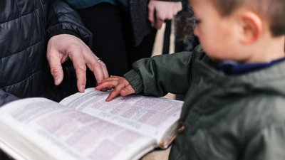 Ув'язненим в США дозволили читати книги своїм дітям по відеозв'язку