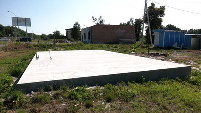 Новий фундамент на місці зруйнованого будинку родини Кривопишів Новий фундамент на місці зруйнованого будинку родини Кривопишів