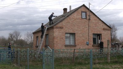 Наслідки ракетного удару на Рівненщині: що кажуть місцеві жителі Наслідки ракетного удару на Рівненщині: що кажуть місцеві жителі