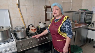 Пів сотні гарячих обідів щодня: як у місті на Волині працює благодійна їдальня Пів сотні гарячих обідів щодня: як у місті на Волині працює благодійна їдальня