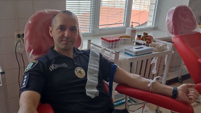 "Вишиваємо перемогу": в Житомирському обласному центрі крові провели акцію до Дня вишиванки "Вишиваємо перемогу": в Житомирському обласному центрі крові провели акцію до Дня вишиванки
