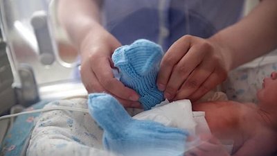 Вироби як лялькові. Буковинка в'яже речі для передчасно народжених дітей. СУСПІЛЬНЕ | ЛЮДИ Вироби як лялькові. Буковинка в'яже речі для передчасно народжених дітей. СУСПІЛЬНЕ | ЛЮДИ