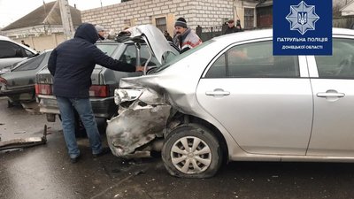 У Маріуполі п'яний водій протаранив шість авто та мотоцикл. ФОТО У Маріуполі п'яний водій протаранив шість авто та мотоцикл. ФОТО