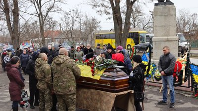 На Кіровоградщині попрощалися з трьома військовими На Кіровоградщині попрощалися з трьома військовими