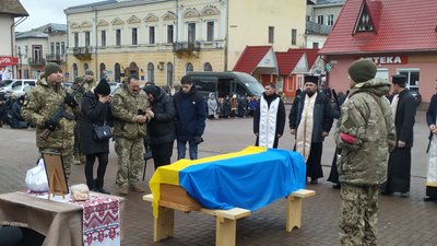 У Дмитра Кияненка залишилися батьки, дружина та однорічний син У Дмитра Кияненка залишилися батьки, дружина та однорічний син
