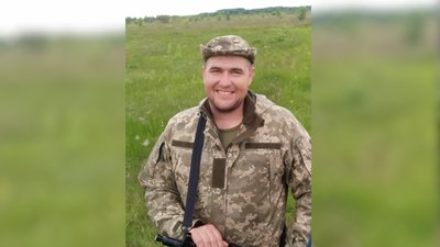 На Чернігівщині попрощалися з трьома бійцями, які загинули під час бойових дій на Донеччині та Луганщині На Чернігівщині попрощалися з трьома бійцями, які загинули під час бойових дій на Донеччині та Луганщині