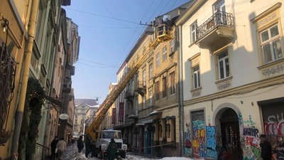У Львові негода руйнує будинки