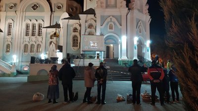 У православних церквах Харкова розпочалося нічне Великоднє богослужіння У православних церквах Харкова розпочалося нічне Великоднє богослужіння