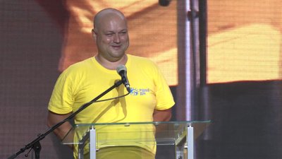 Під логотипом «Рідного дому»: чернігівський підприємець застрахував школярів. Це підкуп?