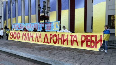 Майже два місяці одесити просять скасувати мільйонні тендери та передати гроші на ЗСУ