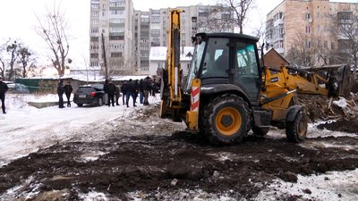 У Житомирі жителі мікрорайону Корбутівка виступають проти спорудження житлового будинку У Житомирі жителі мікрорайону Корбутівка виступають проти спорудження житлового будинку