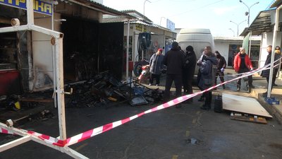 В Рубіжному на ринку згоріли два кіоски