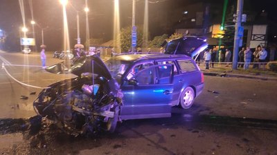 У Львові на перехресті зіткнулися два авто: троє людей у лікарні У Львові на перехресті зіткнулися два авто: троє людей у лікарні