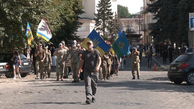 В Івано-Франківську вшановують пам’ять бійців, загиблих на Сході В Івано-Франківську вшановують пам’ять бійців, загиблих на Сході