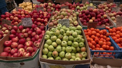 Ціни на м'ясо, молочні продукти та фрукти: яка ситуація на ринку в Рівному Ціни на м'ясо, молочні продукти та фрукти: яка ситуація на ринку в Рівному