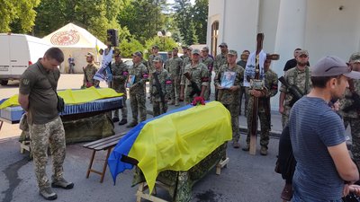 У Полтаві попрощалися із сімома військовими, які загинули на Харківщині та Донеччині