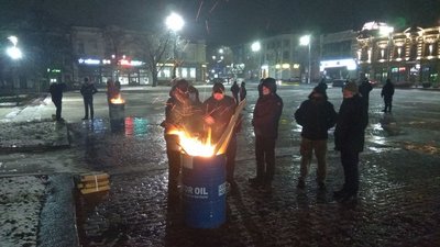 У Кропивницькому зібрались містяни, щоб вшанувати пам'ять про побитих на Майдані У Кропивницькому зібрались містяни, щоб вшанувати пам'ять про побитих на Майдані