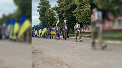 На Чернігівщині попрощалися з чотирма бійцями, які загинули при виконанні бойових завдань На Чернігівщині попрощалися з чотирма бійцями, які загинули при виконанні бойових завдань