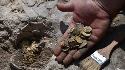 Ізраїльські підлітки-волонтери розкопали майже кілограм золотих монет