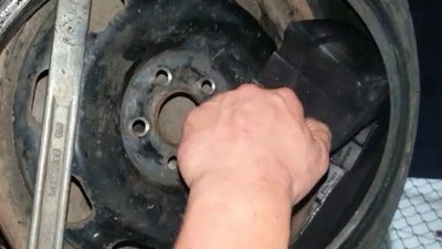 Контрабандні сигарети виявили в колесах легкового автомобіля на КПП "Тиса" Контрабандні сигарети виявили в колесах легкового автомобіля на КПП "Тиса"