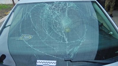Кропивничанину, який провіз на капоті військового, повідомили про підозру