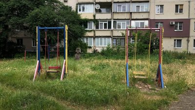 Облаштують інклюзивну карусель. У Чернівцях планують відремонтувати дитячий майданчик на Гравітоні