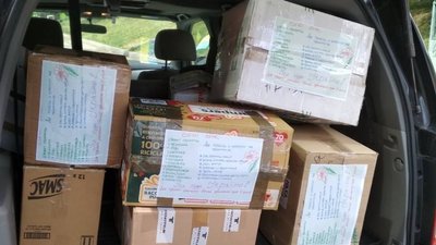 Благодійники з Тернополя роздали переселенкам вісімдесят бебі-боксів