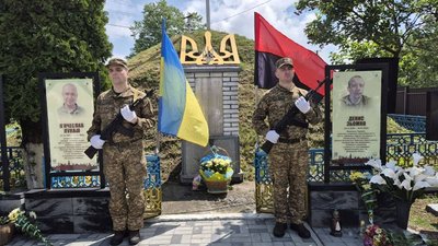 Камінне, Франківщина, меморіальні дошки, бійці, В'ячеслав Лукаш, Денис Зьомко
