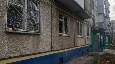 Поліція у Харкові очепила дитячий майданчик, де підірвався чоловік: тривають слідчі дії