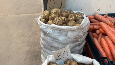 Молода картопля на тернопільському ринку
