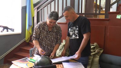 Після смерті сина стала волонтеркою. Мати пілота з Івано-Франківщини Степана Тарабалки Після смерті сина стала волонтеркою. Мати пілота з Івано-Франківщини Степана Тарабалки