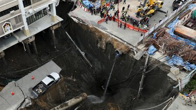обвал дороги в Бангкоку