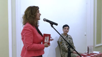 Колись вчителька, а тепер військова: рівнянка з псевдо Мавка видала першу поетичну збірку Колись вчителька, а тепер військова: рівнянка з псевдо Мавка видала першу поетичну збірку