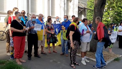 У Харкові пікетують російське консульство