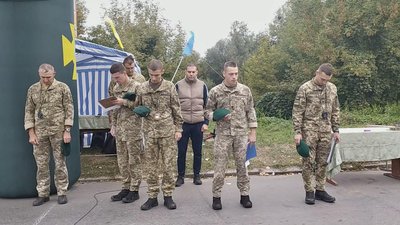 Учасники забігу хвилиною мовчання вшанували полеглих воїнів, 1 жовтня 2023, Хмельницький Учасники забігу хвилиною мовчання вшанували полеглих воїнів, 1 жовтня 2023, Хмельницький